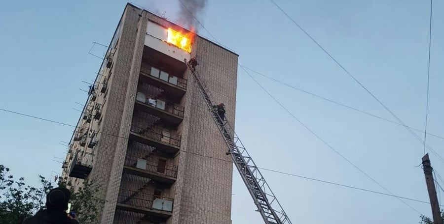 שריפה בבנין רב קומות באומן; 8 נפצעו קל