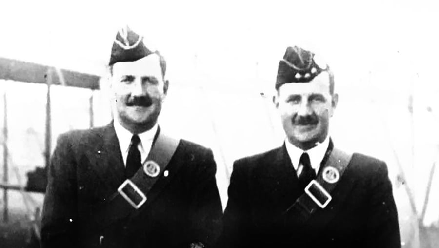 קפטן מרקל הבריטי-יהודי ואחיו התאום