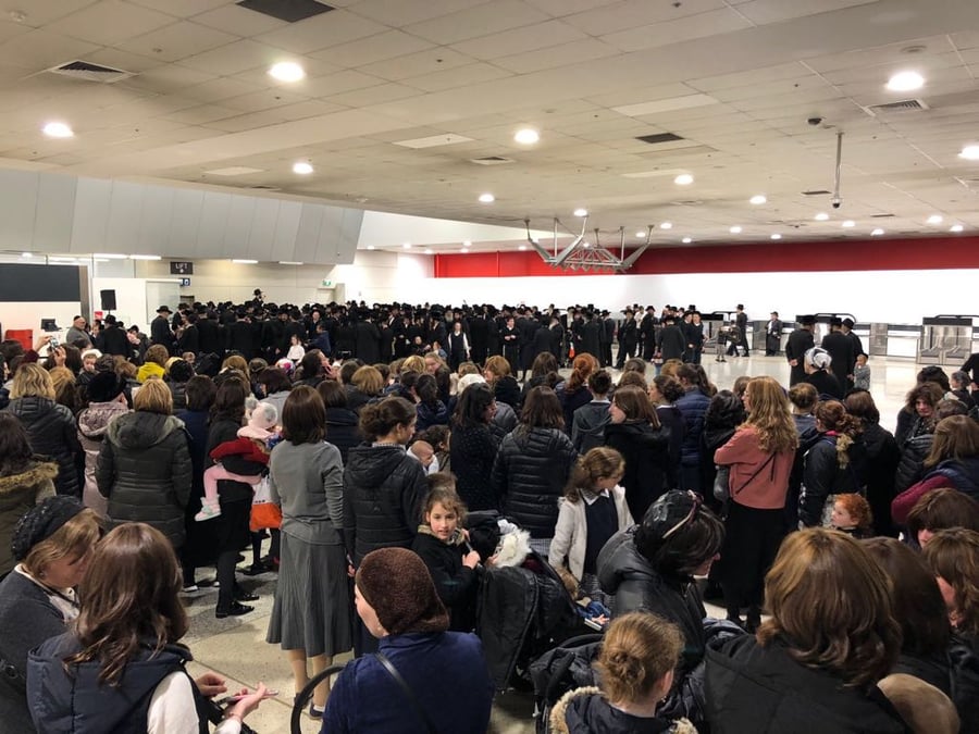 גברים, נשים וטף נפרדו מהגרא"צ בעק בנמל התעופה • צפו