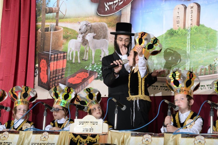 ילדי צאנז בחיפה חגגו במסיבת חומש • צפו