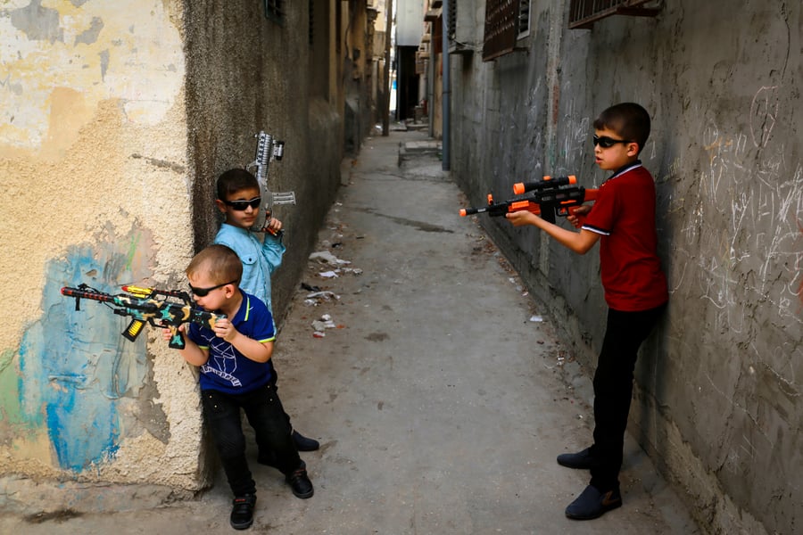 חגיגת עיד אל פיטר ברפיח: ילדים עם רובים