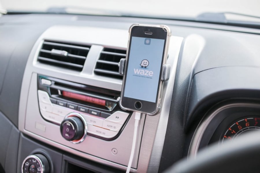 זעם בבני ברק: אפליקציית Waze מפנה לעיר רכבים בשבת