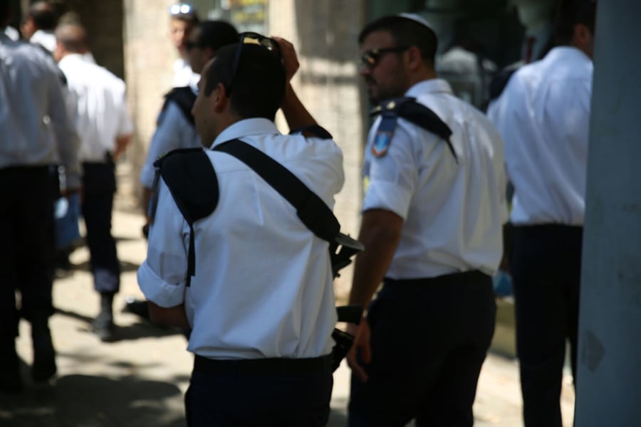 שגרה בגאולה: קצינים סיירו בשכונה והותקפו • צפו