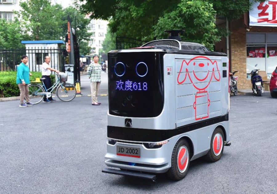 רק בסין: חברת המשלוחים הרובוטית החלה