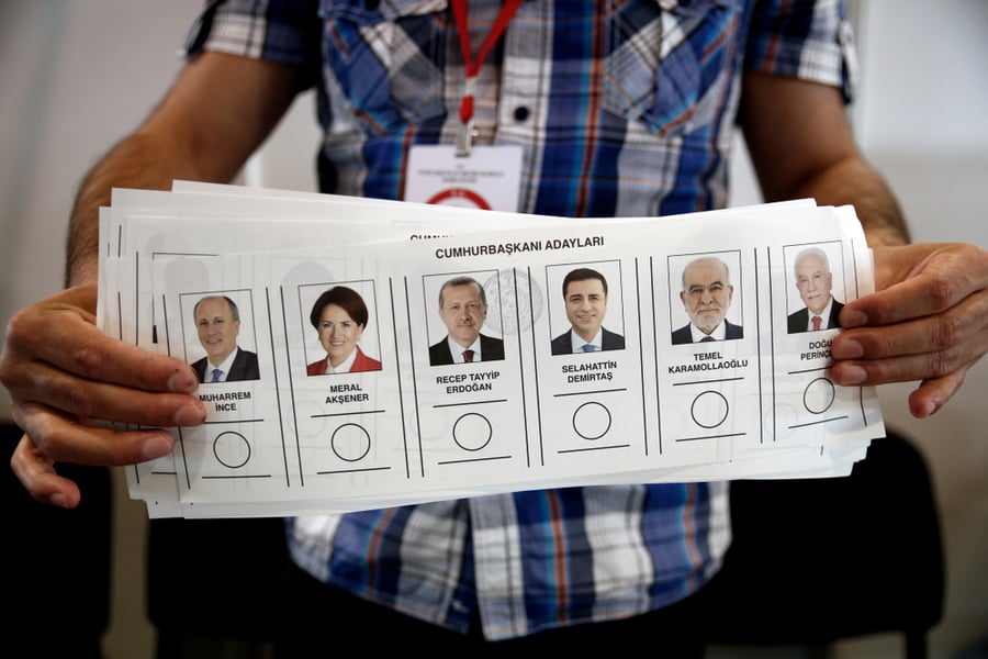קלפי בבחירות לנשיאות. Alexandros Michailidis / Shutterstock.com