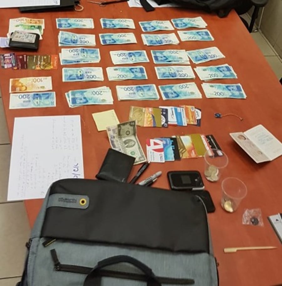 תייר ממקסיקו זייף כרטיסי אשראי ונתפס