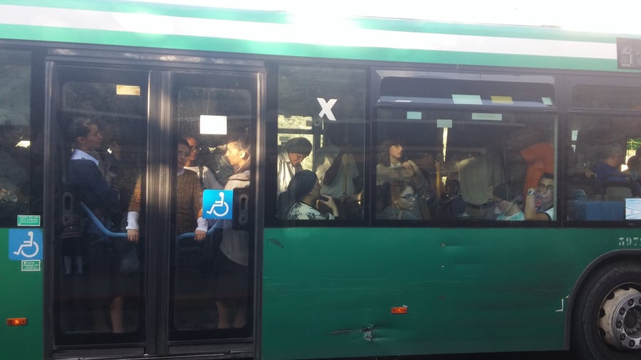 אוטובוס ירושלמי עמוס לעייפה