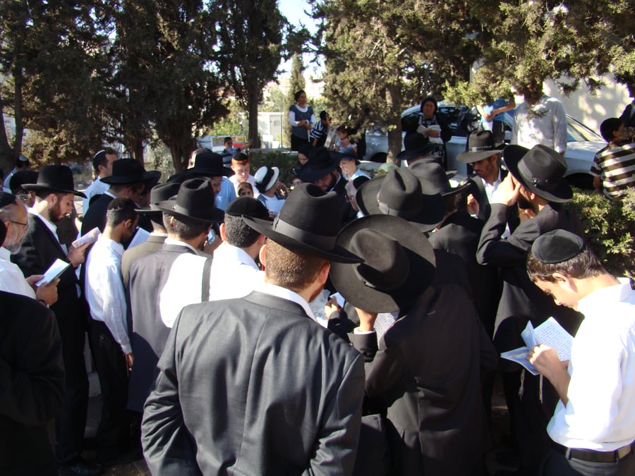 24 שנים לפטירתה: כשמרן זצ"ל עלה לקבר הרבנית