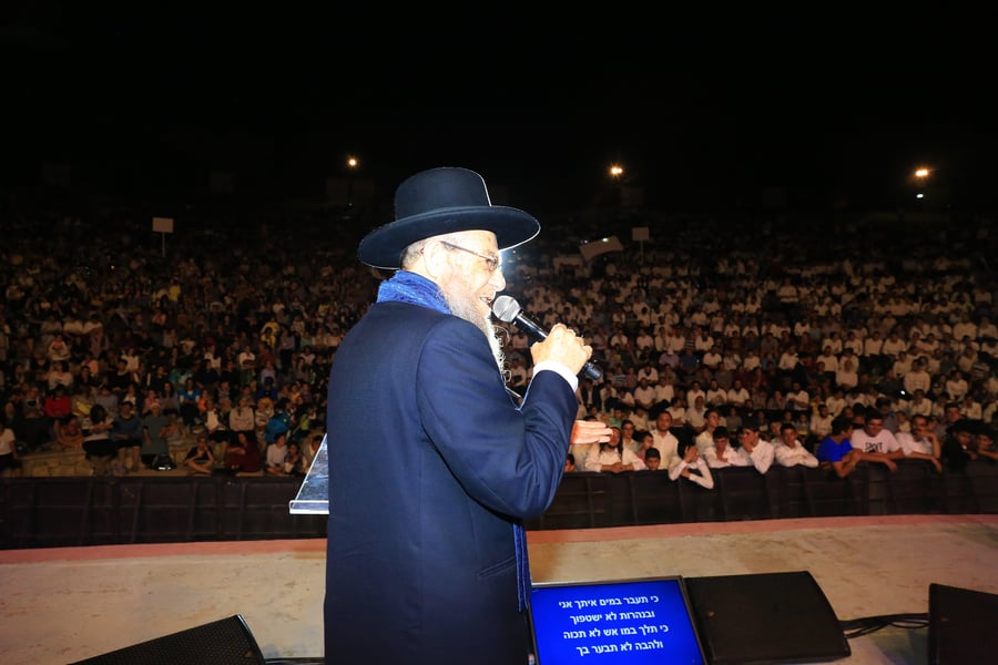 אברהם פריד שימח אלפים ביוזמת עירית אשקלון באמפי פארק