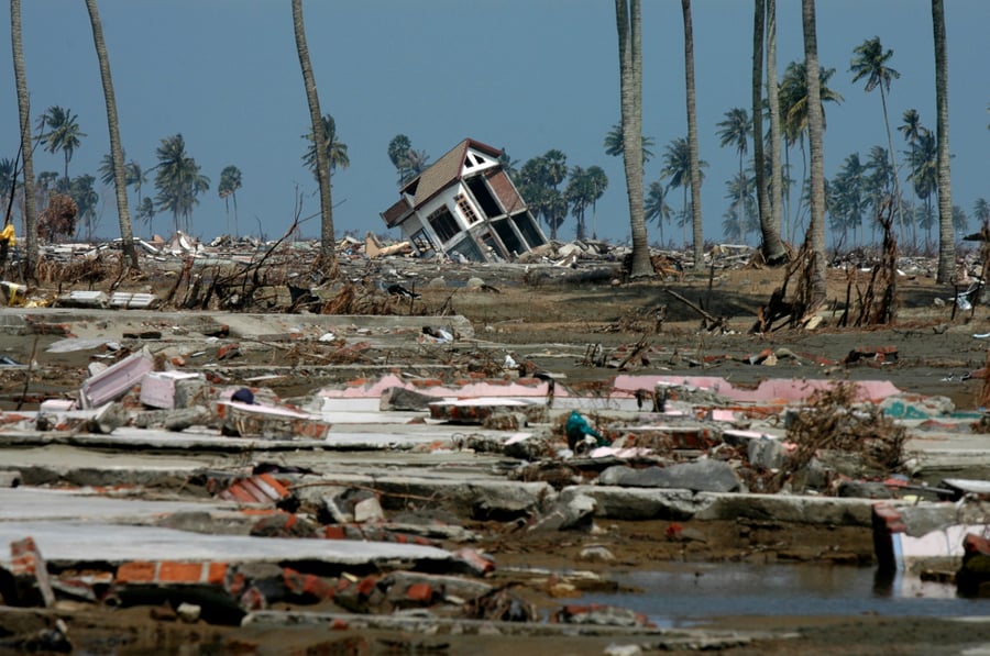 אינדונזיה, מוכת רעידת אדמה וצונאמי ב-2006