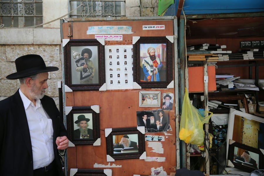מוכר תמונות הרבנים: "תתפלאו, גם חילונים קונים"