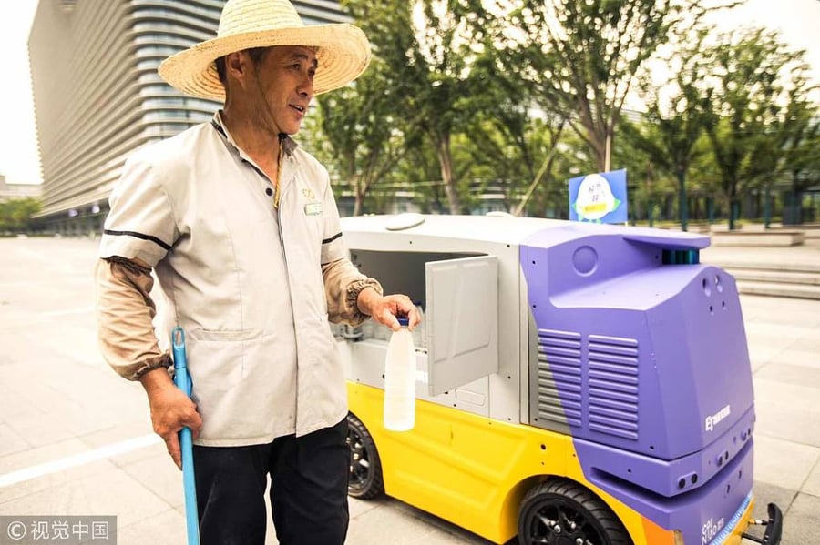 חם? בסין הרובוטים דואגים לעובדים בחוץ