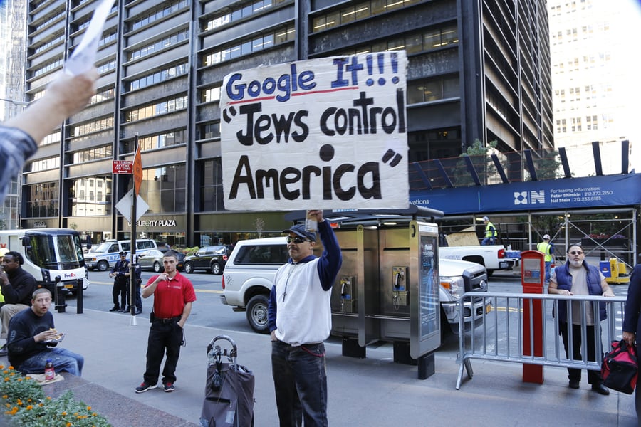 "היהודים שולטים באמריקה" - אנטישמיות בארה"ב