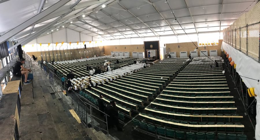 הנכרי תיעד: אוהל התפילה הענק של קרלין סטולין בראש השנה