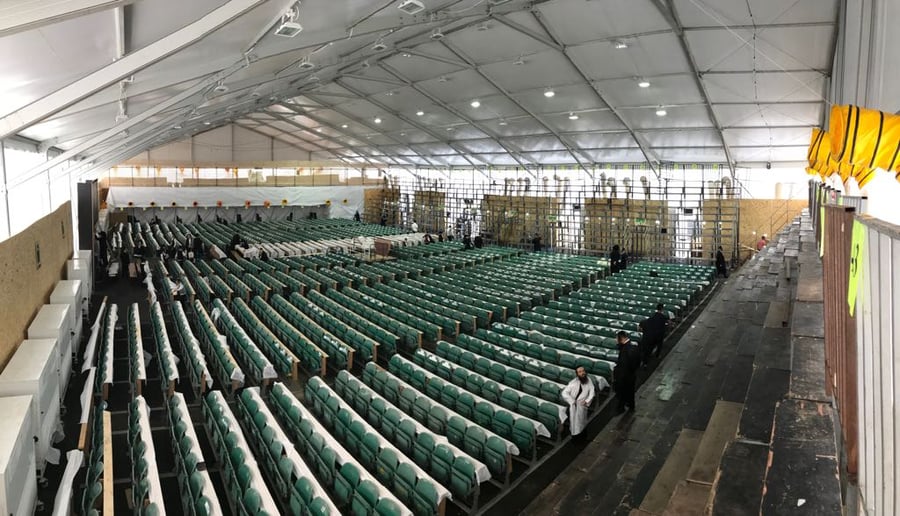 הנכרי תיעד: אוהל התפילה הענק של קרלין סטולין בראש השנה