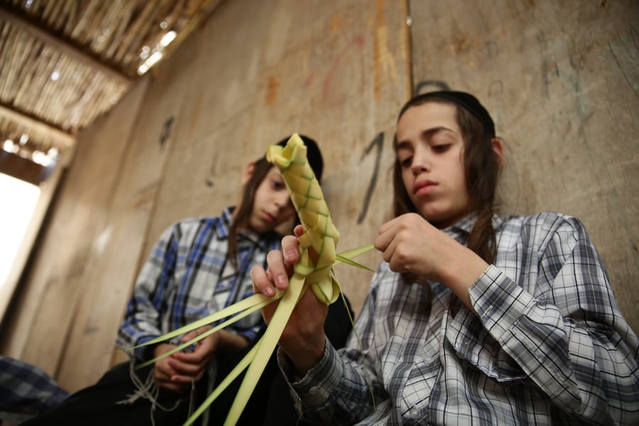 צפו בילדים הירושלמים מייצרים 'קוישיקלאך'
