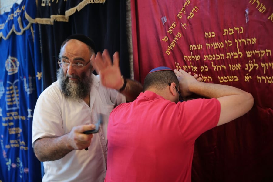 גלריה: מלקות 40 בבית הכנסת 'מוסיוף'