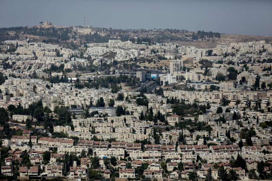 ירושלים - מגג בית המדרש של בעלזא. צפו