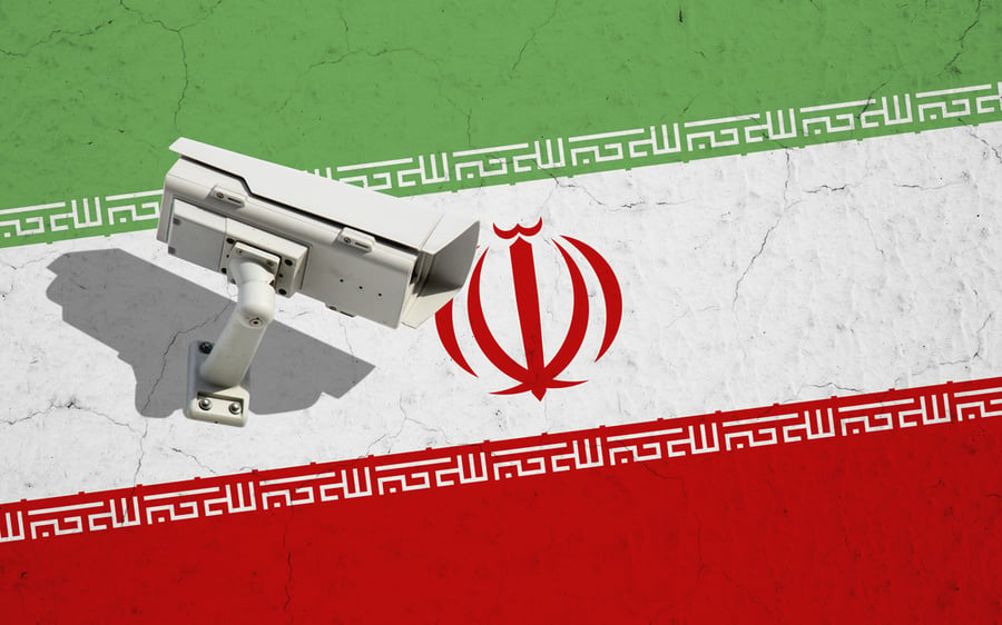 מצלמת אבטחה על רקע דגל איראן