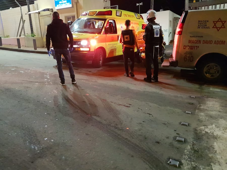 מחבל חדר לתחנת משטרה בירושלים והסתער עם סכין
