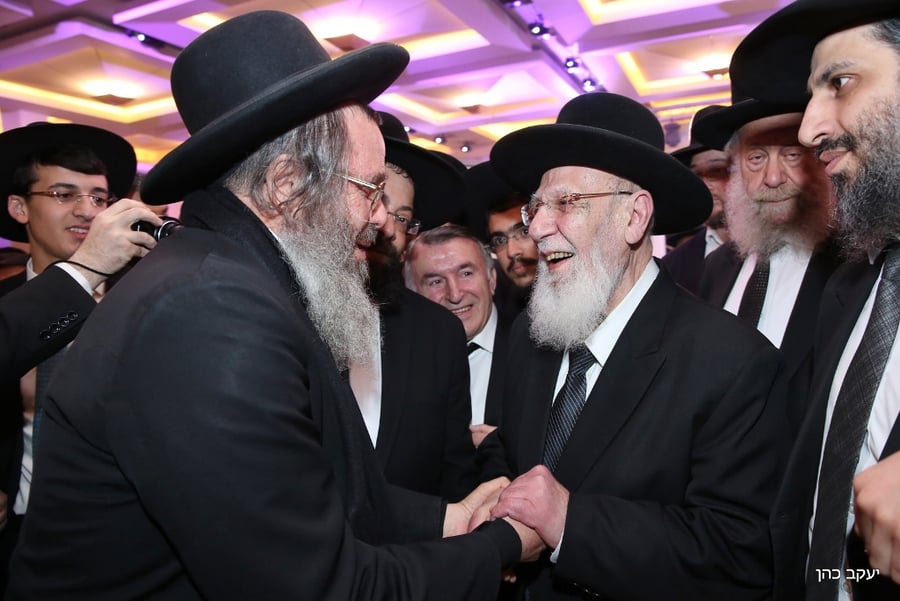 בכירי הרבנים לצד בכירים פוליטיים בשמחת נשיא המועצת