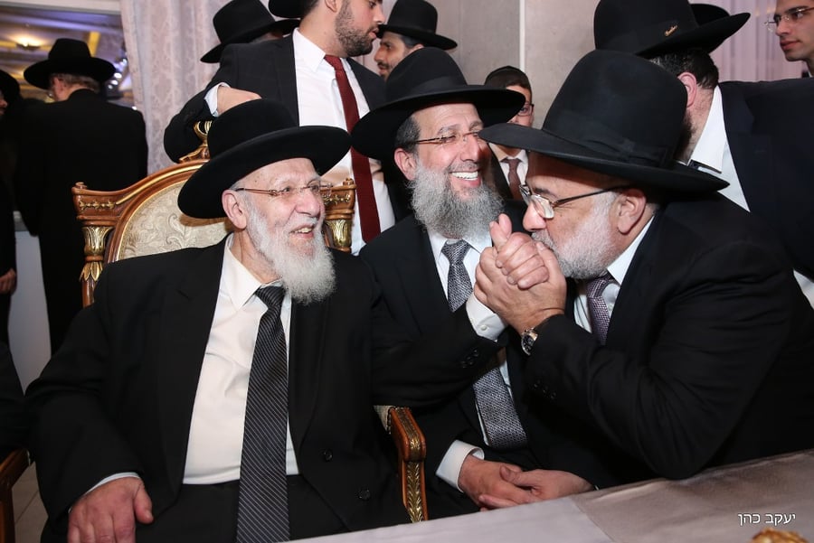 בכירי הרבנים לצד בכירים פוליטיים בשמחת נשיא המועצת
