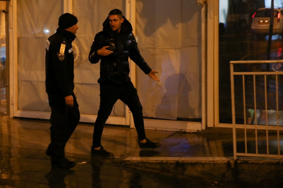 קצין משטרה עצר עיתונאי שסיקר הפגנת קיצונים