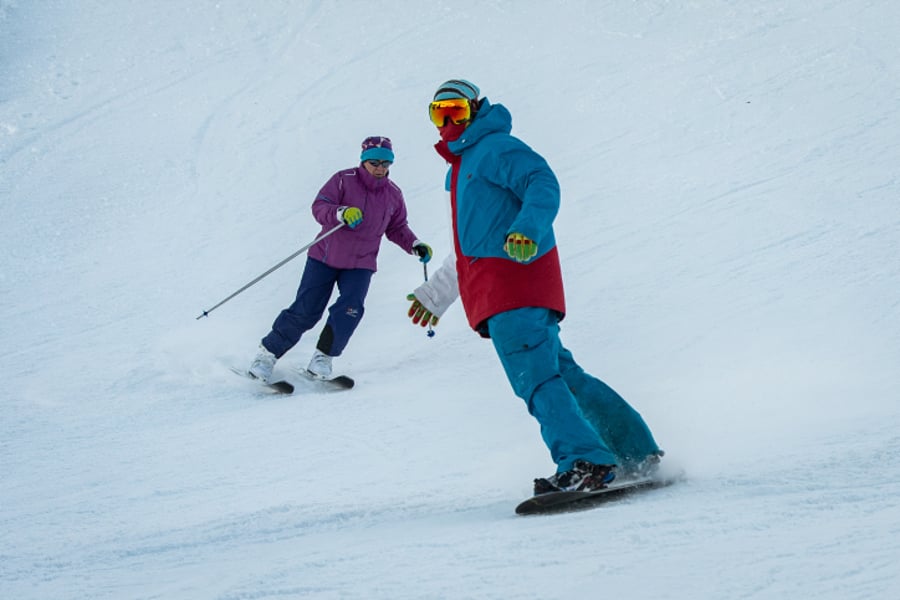 כמעט כמו באלפים: סקי בחרמון המושלג