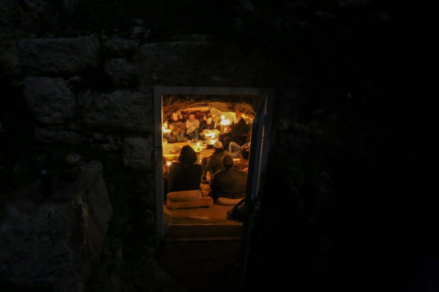 חבורת לומדי הזוהר במערה • גלריה מיוחדת