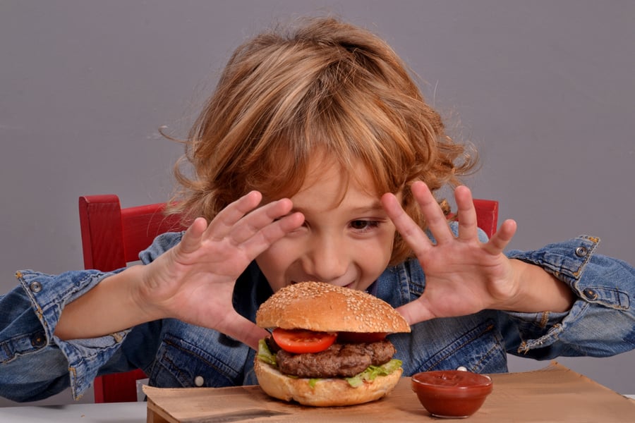 אכילה רגשית: איך למנוע את הופעתה עוד בילדות?
