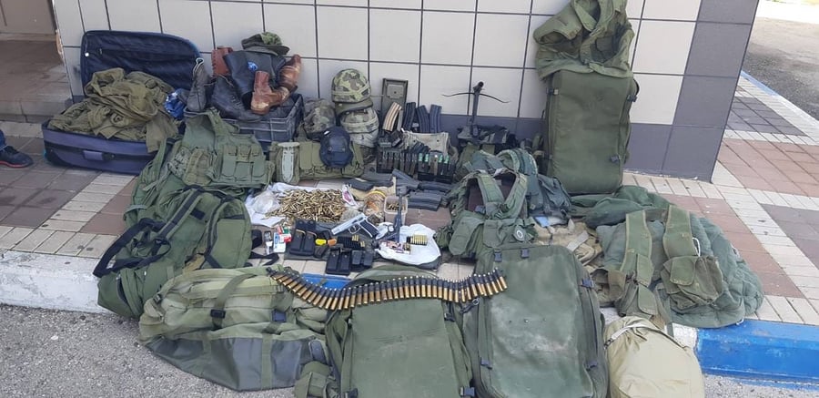 ציוד צבאי עצום נמצא בתוך בית בקצרין