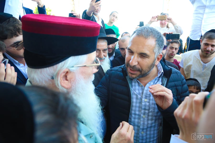 בטיילת בטבריה; הרבנים הפתיעו את ראש העיר רון קובי