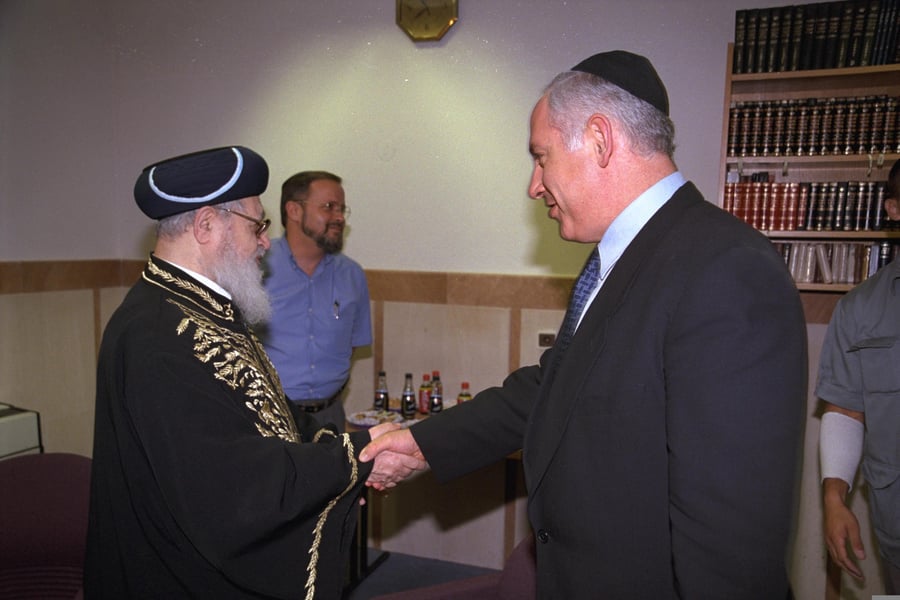 פגישת ראש הממשלה נתניהו עם מרן הרב עובדיה יוסף, בבית הרב בירושלים ב-1997
