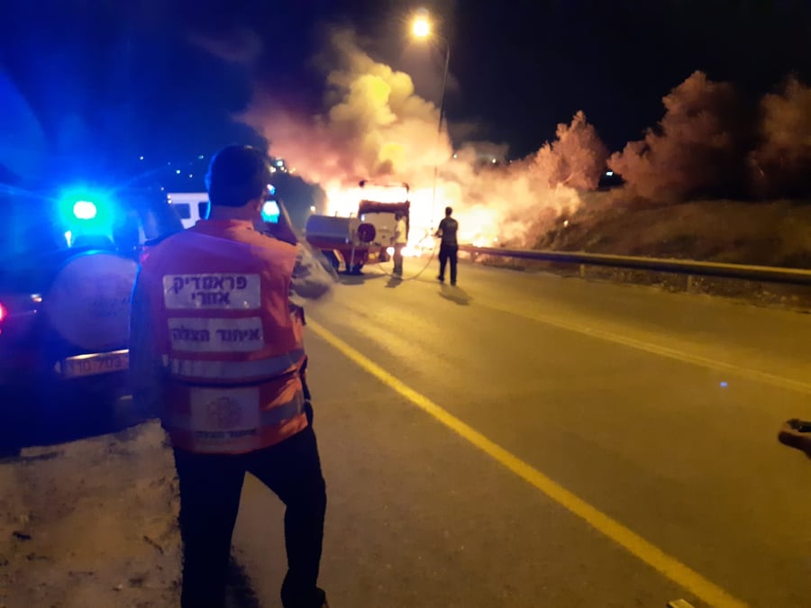 שומרון: אוטובוס עלה בלהבות ונשרף כליל