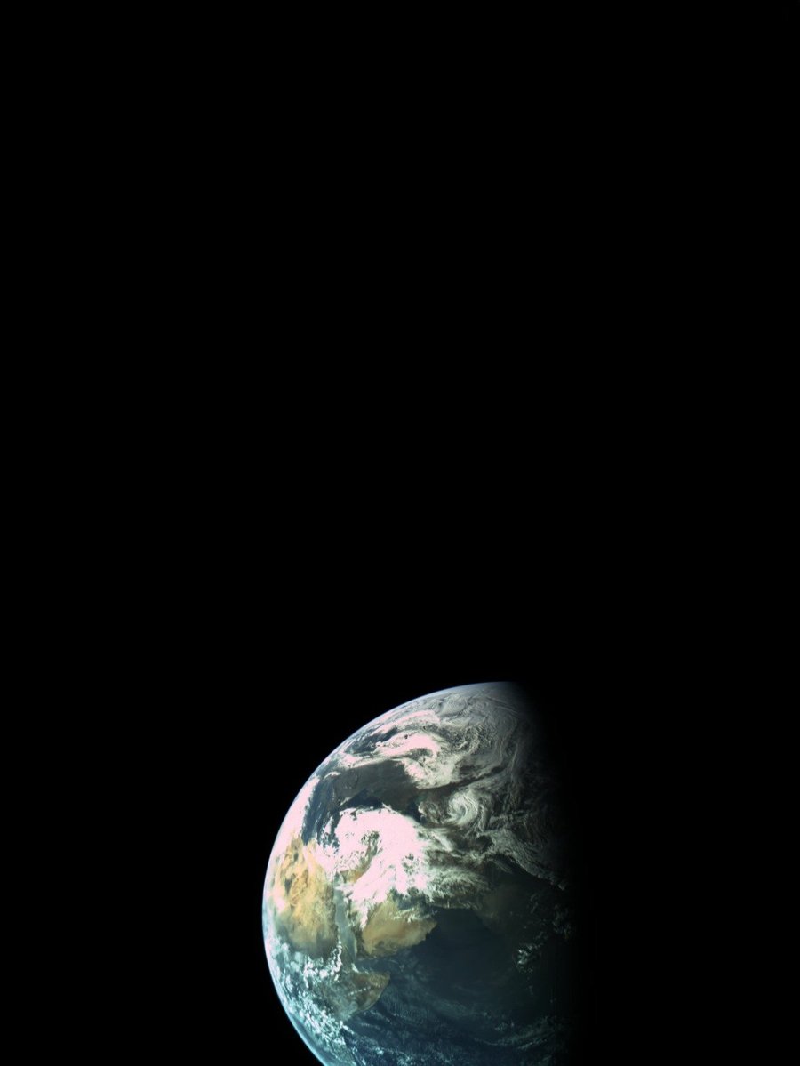 כדור הארץ במרחק 16 אלף ק"מ