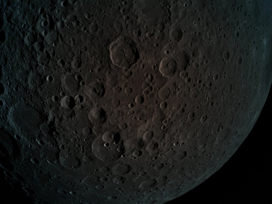 הירח כפי שנראה מהחללית בראשית