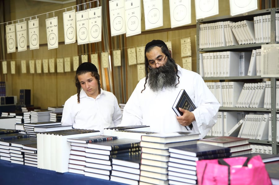 שיא ביריד של כל הזמנים ב'מוסד הרב קוק': מעל 17 אלף מבקרים פקדו השנה את יריד הספרים