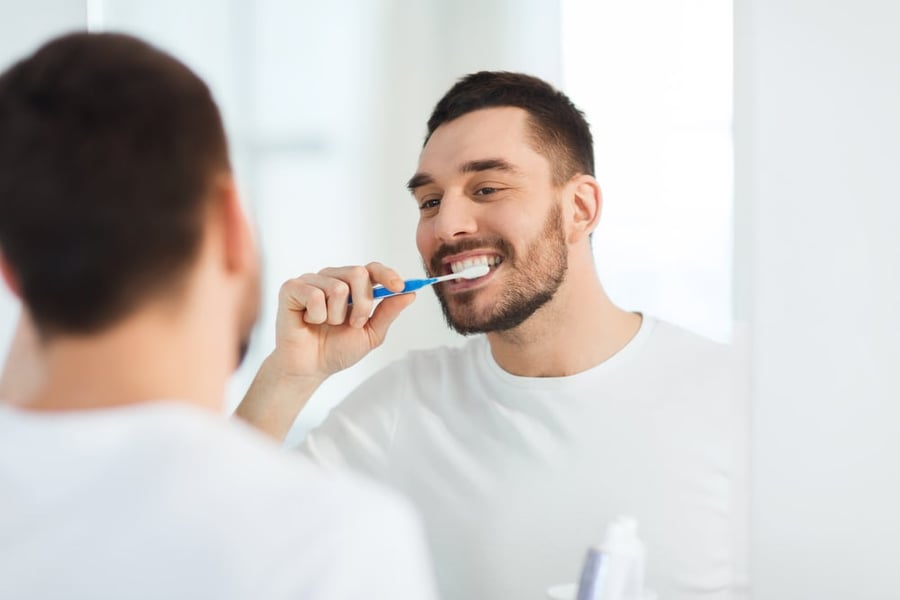 הקץ לשמועות: מוצרים להלבנת שיניים באמת מזיקים?