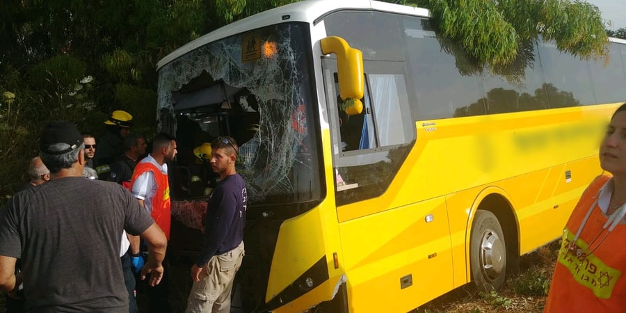 אוטובוס ילדים סטה לתעלה: 5 נפצעו קל