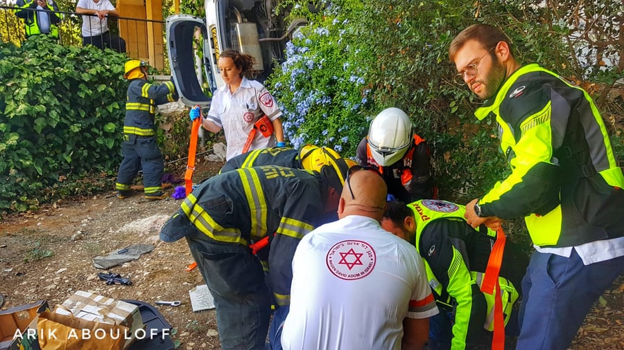 ירושלים: נהגת נפלה בין שני בניינים ונפצעה בינוני