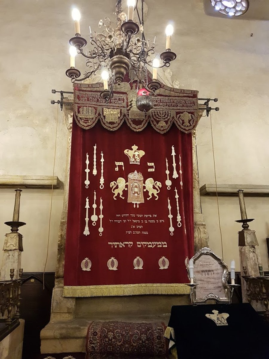 ארון הקודש בבית הכנסת הישן חדש - אלטנוישול