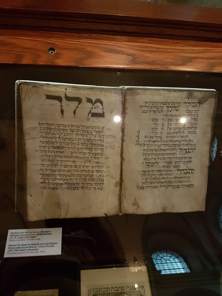 מחזור עתיק שנמצא בעת שיפוץ בית הכנסת האשכנזי