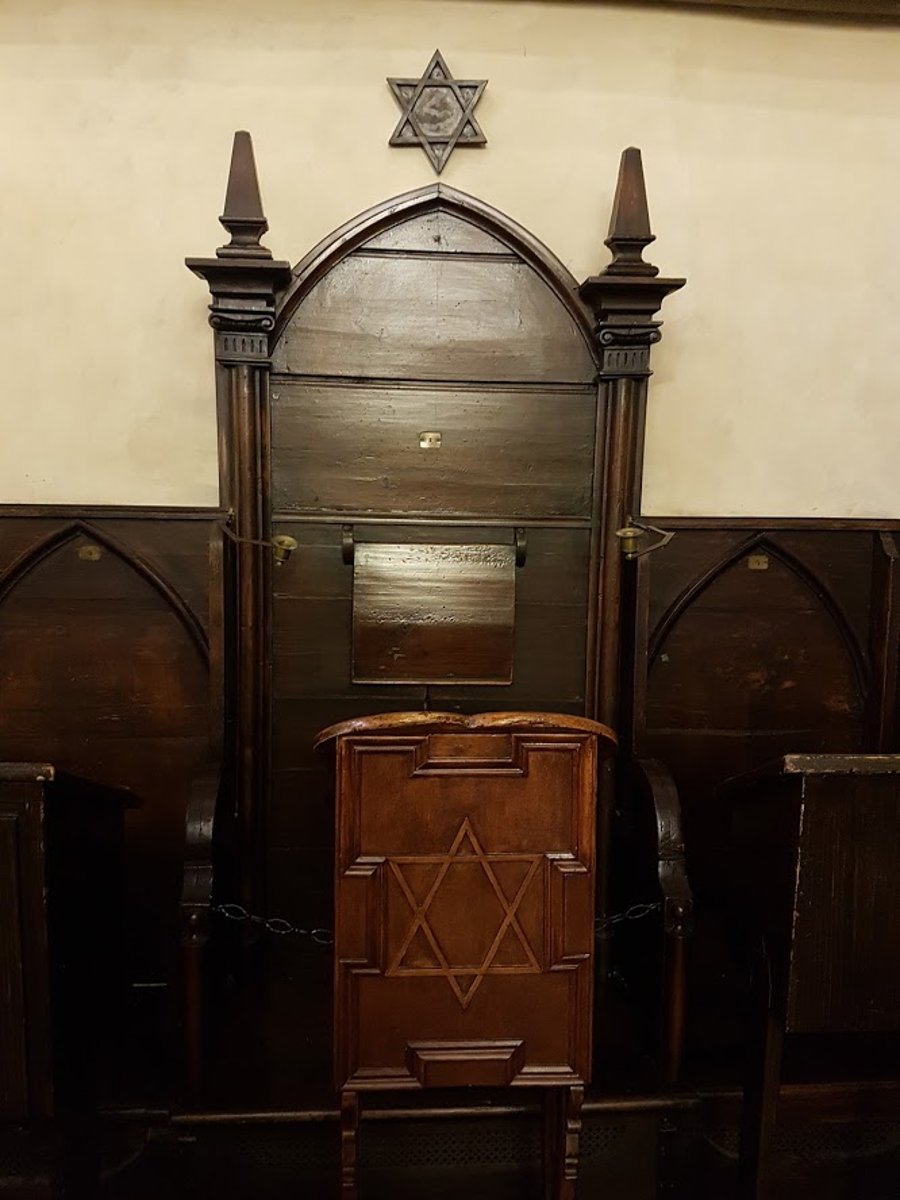 כיסאו של המהרל מפראג בבית הכנסת הישן חדש
