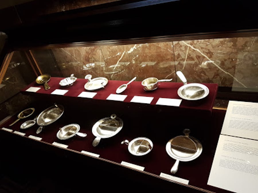 כלי ברית מילה מתקופת המהרל מפראג מוצגים במוזיאון היהודי