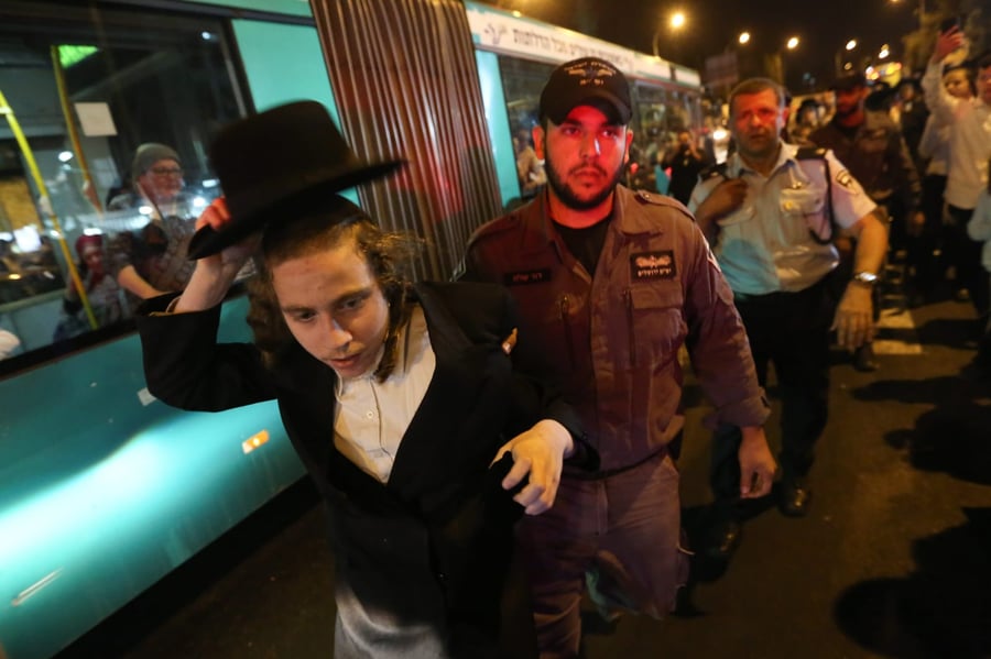תיעוד: הפגנה סוערת בירושלים במחאה על גיוס בנות