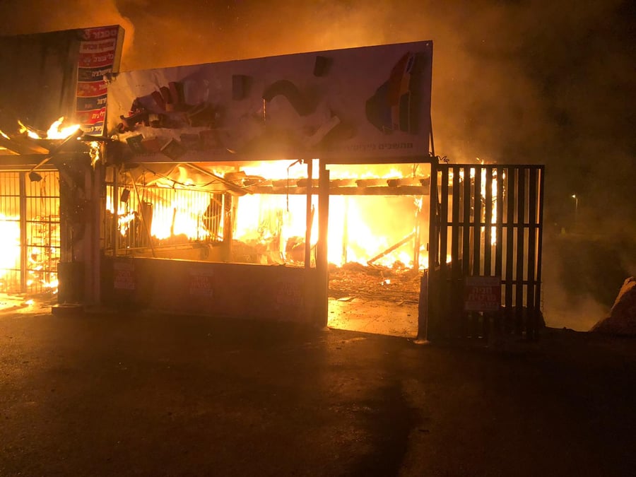 החנויות עולות באש