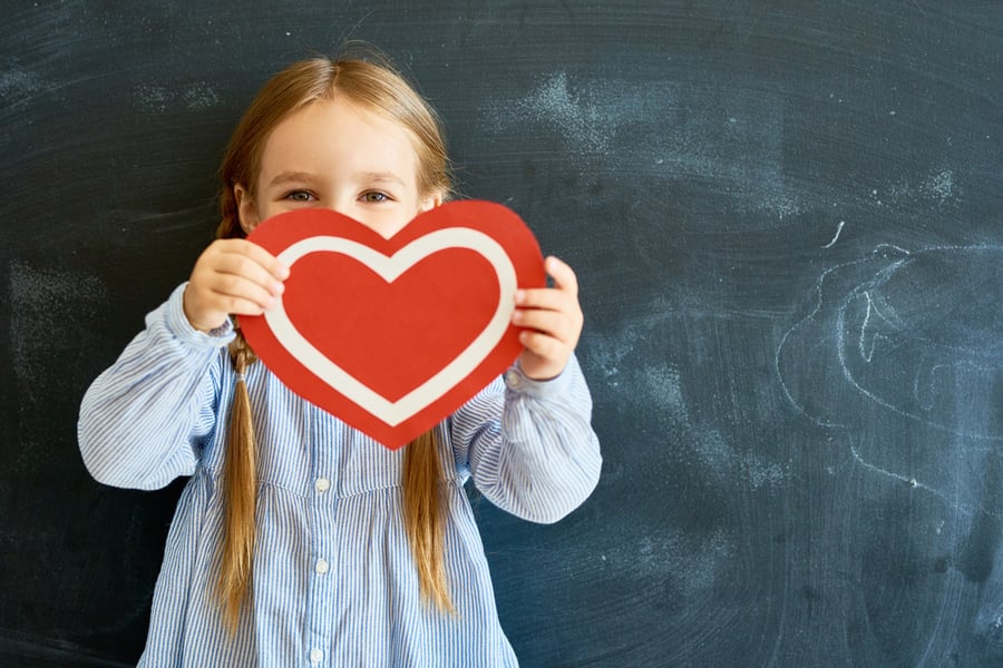 היו יצירתיים: 4 דרכים ללמד את ילדיכם לגמול חסד