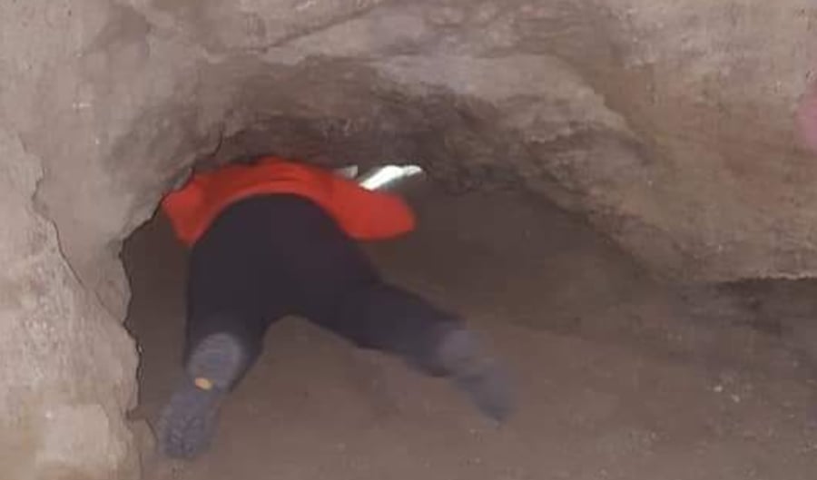 התייר נתקע בתוך המערה וחולץ באישון ליל