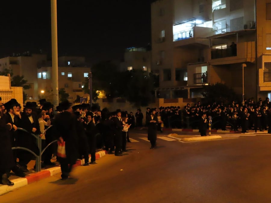 הפגנות סוערות באלעד כנגד 'המויסר' • צפו