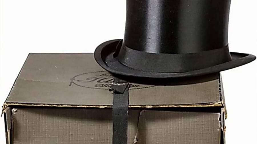 הכובע של היטלר מתוך אתר המכירות הפומביות